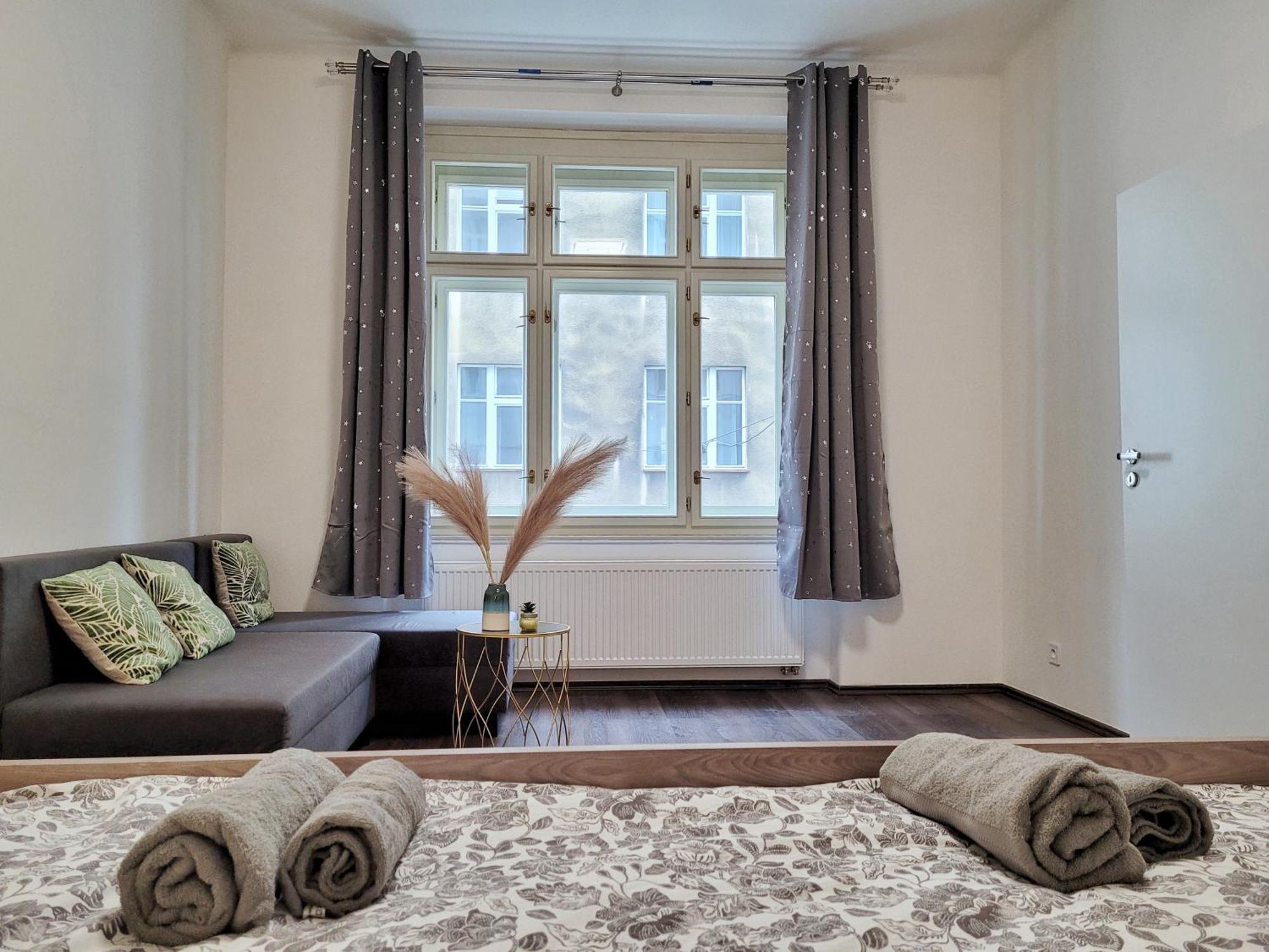 Modern Near Wenceslas Square Apartment *
